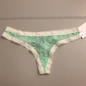 NWT Kensie Mint Jjade Thongs